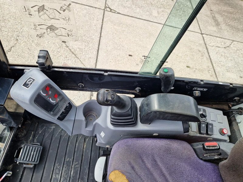 Miniexcavadora Kubota KX019-4 CW05 met 2 bakken: foto 9