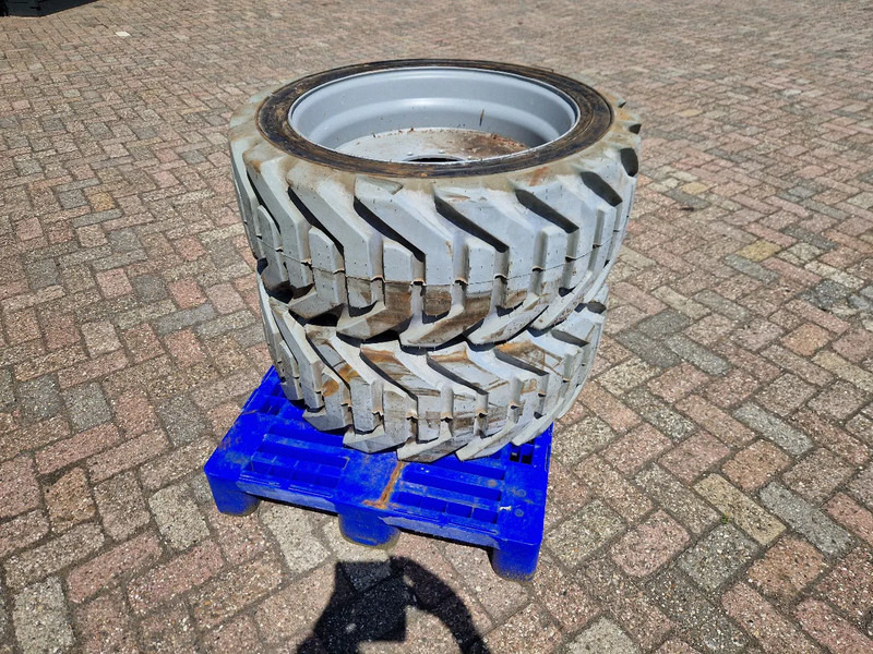 Onbekend 3x nieuwe OUTRIGGER volgeschuimde hoogwerkerband met velg - Neumático: foto 3 Onbekend 3x nieuwe OUTRIGGER volgeschuimde hoogwerkerband met velg - Neumático: foto 3