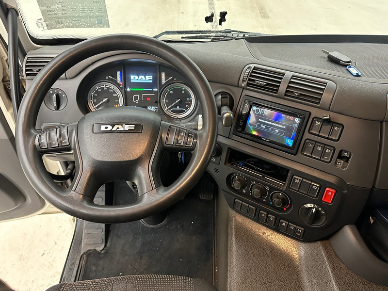 Camión caja cerrada DAF CF 330 - 6x2: foto 11