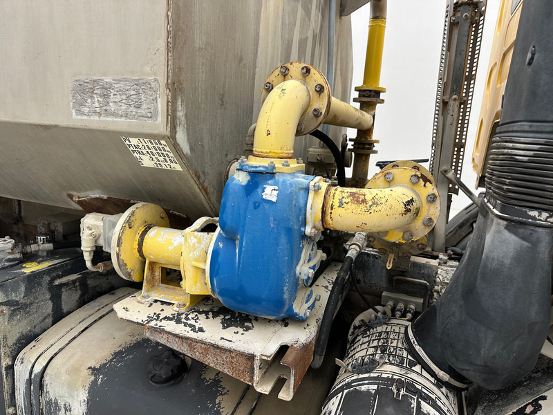 Renault Kerax 320 DCi - 6x4 - Camión cisterna: foto 4 Renault Kerax 320 DCi - 6x4 - Camión cisterna: foto 4