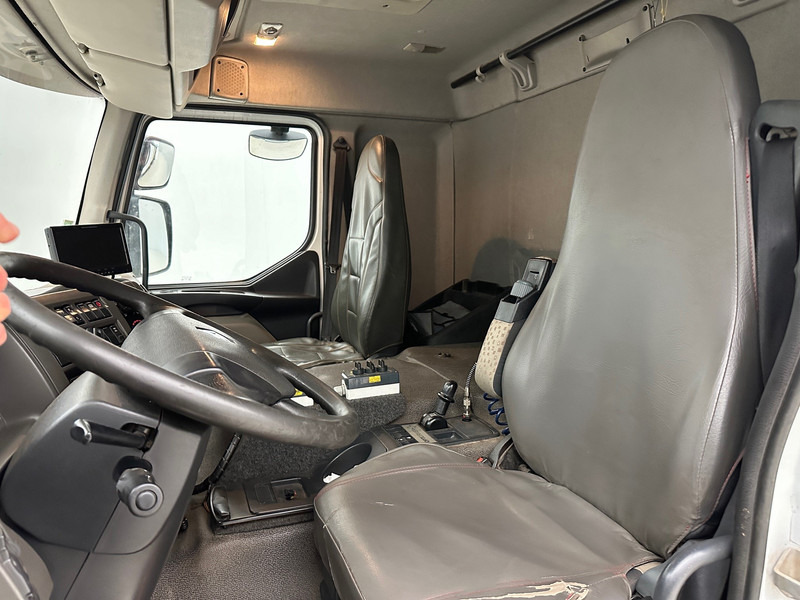 Camión volquete, Camión grúa Renault Kerax 430 DXi - 8x4: foto 12 Camión volquete, Camión grúa Renault Kerax 430 DXi - 8x4: foto 12