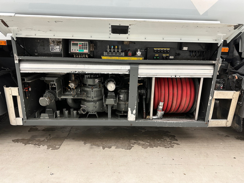 Renault Midlum 300 DXi - Camión cisterna: foto 4 Renault Midlum 300 DXi - Camión cisterna: foto 4