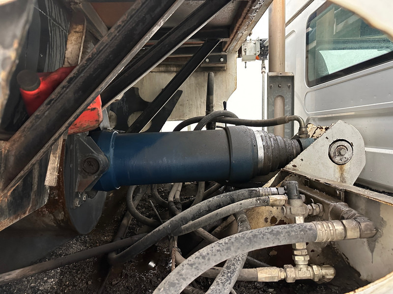 Renault Premium 370 - Camión volquete: foto 4 Renault Premium 370 - Camión volquete: foto 4