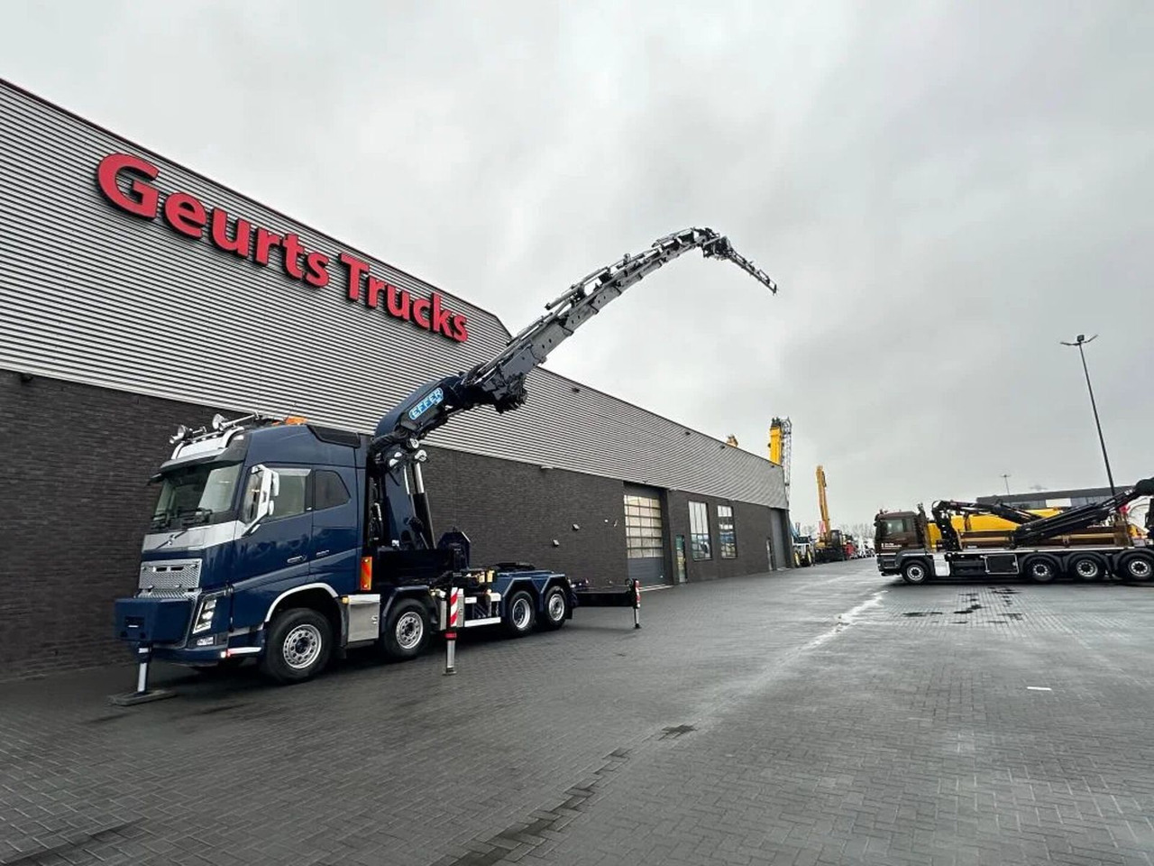 Volvo FH 16.650 8X2 + EFFER 1855/8S + JIB 6S HEAVY DUT - Cabeza tractora: foto 2 Volvo FH 16.650 8X2 + EFFER 1855/8S + JIB 6S HEAVY DUT - Cabeza tractora: foto 2
