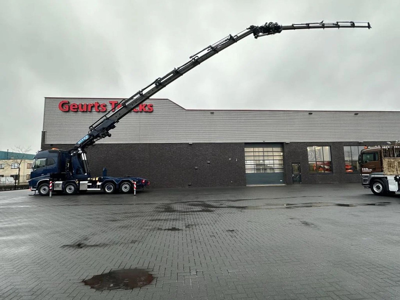 Volvo FH 16.650 8X2 + EFFER 1855/8S + JIB 6S HEAVY DUT - Cabeza tractora: foto 1 Volvo FH 16.650 8X2 + EFFER 1855/8S + JIB 6S HEAVY DUT - Cabeza tractora: foto 1