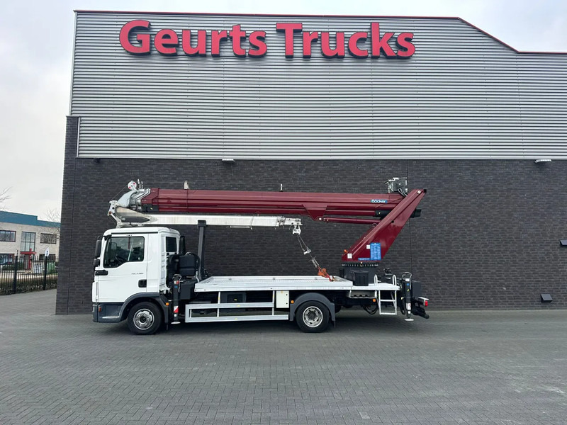 MAN TGL 7.180 4X2 BB BOCKER AK37/4000 + JIB MONTAGEKRAN/DACHDECKERKRAN/ROOFCRANE/KRAAN/KRAN/GRUA - Camión grúa: foto 1 MAN TGL 7.180 4X2 BB BOCKER AK37/4000 + JIB MONTAGEKRAN/DACHDECKERKRAN/ROOFCRANE/KRAAN/KRAN/GRUA - Camión grúa: foto 1