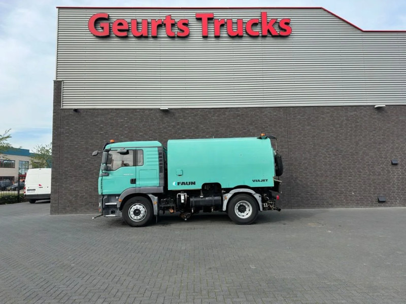 MAN TGM 18.240 4X2 + FAUN VIAJET 6R/HS SWEEPING TRUCK/ KEHRMASCHINE/VEEGWAGEN/FAHRBAHNREINIGER - Barredora vial: foto 1 MAN TGM 18.240 4X2 + FAUN VIAJET 6R/HS SWEEPING TRUCK/ KEHRMASCHINE/VEEGWAGEN/FAHRBAHNREINIGER - Barredora vial: foto 1