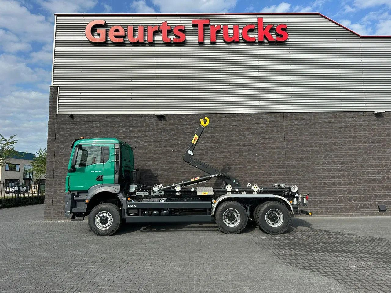 MAN TGS 33.480 6X6 HYVA LIFT 26-55-S HAAKARM / ABROL - Camión multibasculante: foto 1 MAN TGS 33.480 6X6 HYVA LIFT 26-55-S HAAKARM / ABROL - Camión multibasculante: foto 1