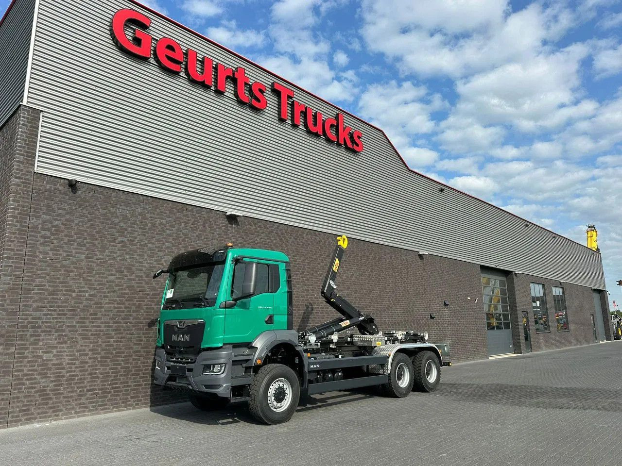 MAN TGS 33.480 6X6 HYVA LIFT 26-55-S HAAKARM / ABROL - Camión multibasculante: foto 2 MAN TGS 33.480 6X6 HYVA LIFT 26-55-S HAAKARM / ABROL - Camión multibasculante: foto 2