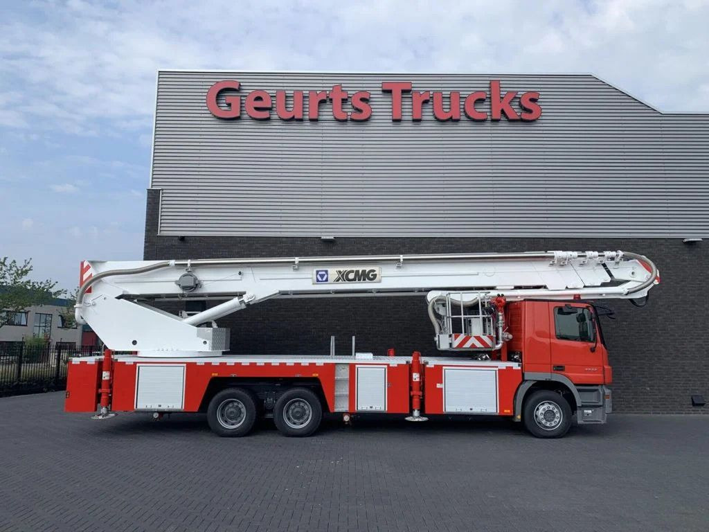 Mercedes-Benz Actros 3332 6X4 XCMG DG53C FIRE FIGTHING PLATFOR - Camión con plataforma elevadora: foto 4 Mercedes-Benz Actros 3332 6X4 XCMG DG53C FIRE FIGTHING PLATFOR - Camión con plataforma elevadora: foto 4