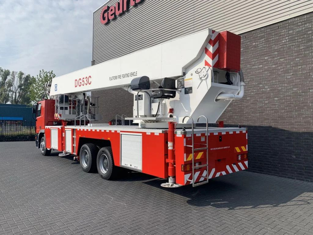 Mercedes-Benz Actros 3332 6X4 XCMG DG53C FIRE FIGTHING PLATFOR - Camión con plataforma elevadora: foto 3 Mercedes-Benz Actros 3332 6X4 XCMG DG53C FIRE FIGTHING PLATFOR - Camión con plataforma elevadora: foto 3
