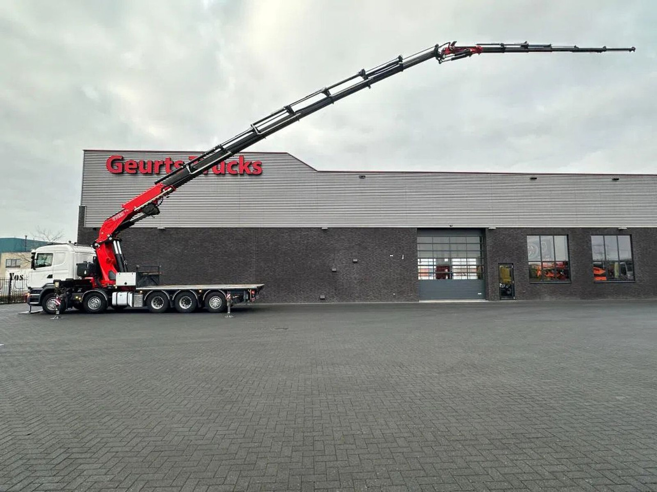 Scania R520 V8 10X4 TRIDEM + F1650RA.2.28 + JIB L816 KR - Camión grúa: foto 1 Scania R520 V8 10X4 TRIDEM + F1650RA.2.28 + JIB L816 KR - Camión grúa: foto 1