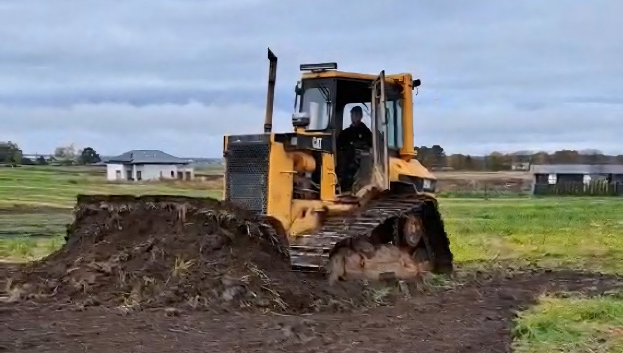 CATERPILLAR D5 M - Bulldozer: foto 1 CATERPILLAR D5 M - Bulldozer: foto 1