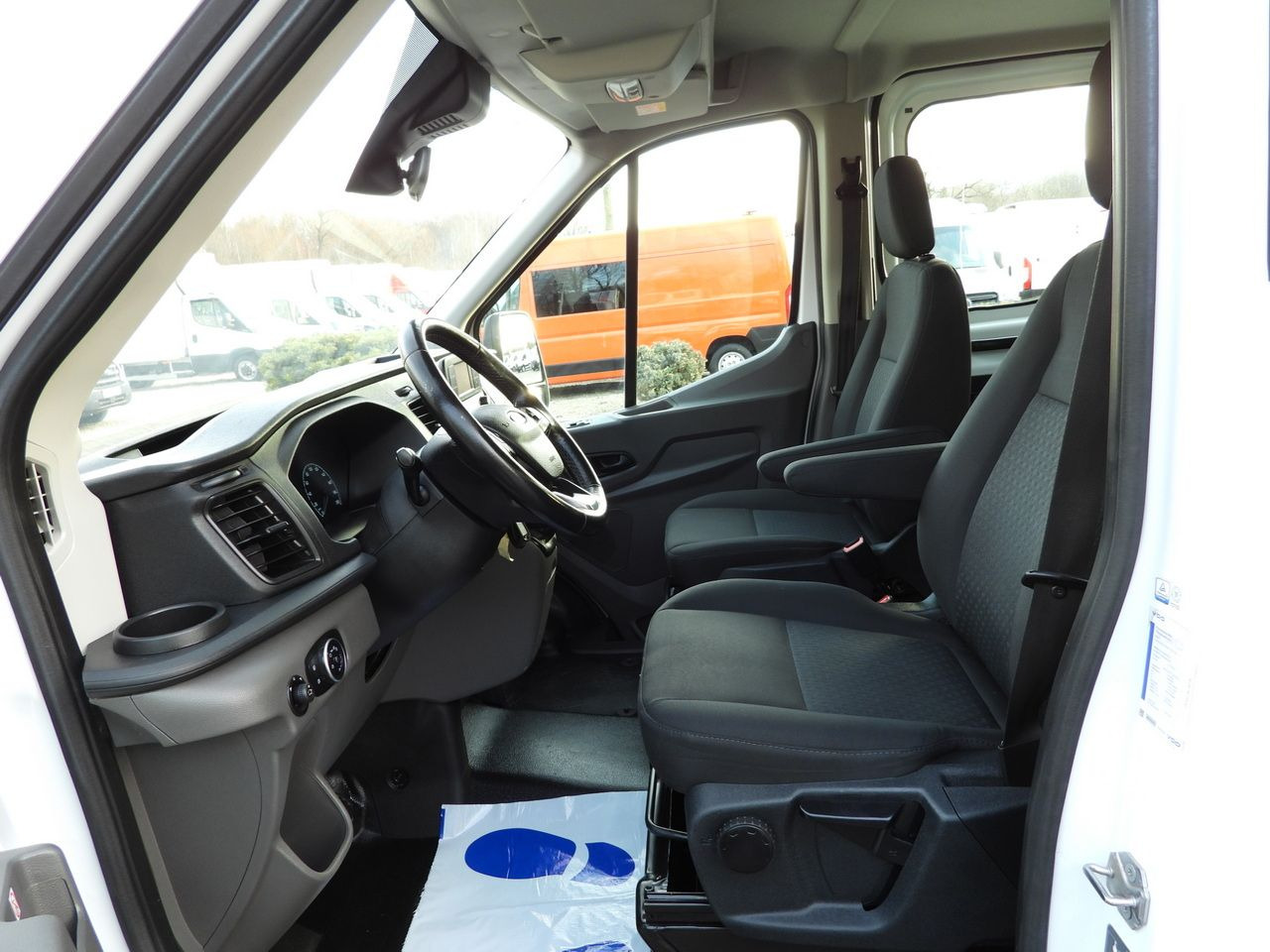 Furgoneta combi FORD TRANSIT 4x4 STAKE BODY DOUBLE CABIN DOKA 6 SEATS CRUISE CONTROL LED LIGHTS AIR CONDITIONING 170HP: foto 26 Furgoneta combi FORD TRANSIT 4x4 STAKE BODY DOUBLE CABIN DOKA 6 SEATS CRUISE CONTROL LED LIGHTS AIR CONDITIONING 170HP: foto 26