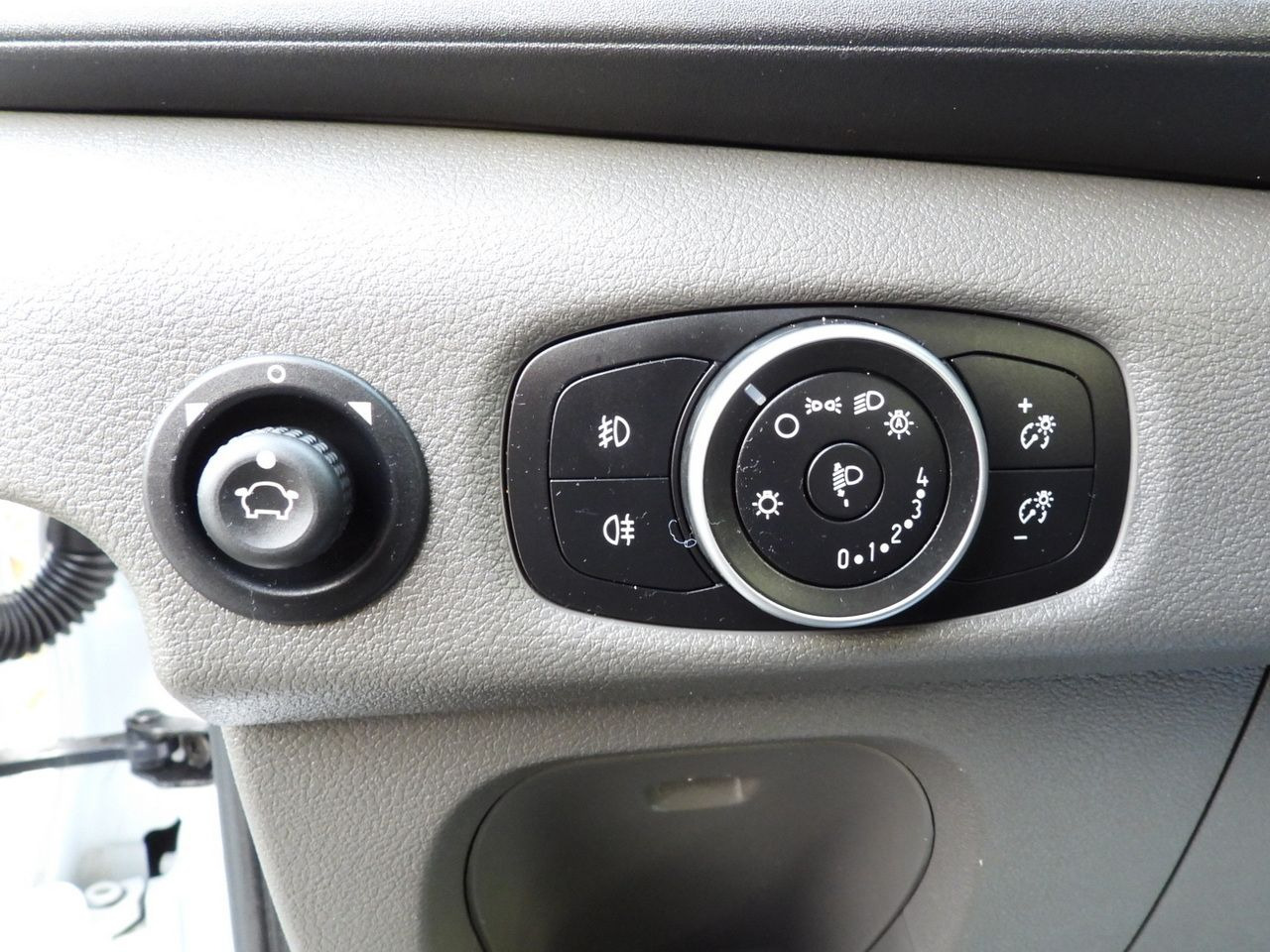 Furgoneta combi FORD TRANSIT 4x4 STAKE BODY DOUBLE CABIN DOKA 6 SEATS CRUISE CONTROL LED LIGHTS AIR CONDITIONING 170HP: foto 28 Furgoneta combi FORD TRANSIT 4x4 STAKE BODY DOUBLE CABIN DOKA 6 SEATS CRUISE CONTROL LED LIGHTS AIR CONDITIONING 170HP: foto 28