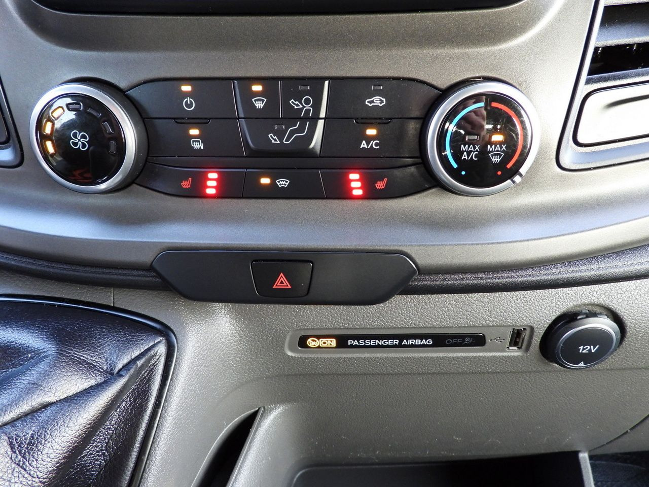 Furgoneta combi FORD TRANSIT 4x4 STAKE BODY DOUBLE CABIN DOKA 6 SEATS CRUISE CONTROL LED LIGHTS AIR CONDITIONING 170HP: foto 39 Furgoneta combi FORD TRANSIT 4x4 STAKE BODY DOUBLE CABIN DOKA 6 SEATS CRUISE CONTROL LED LIGHTS AIR CONDITIONING 170HP: foto 39