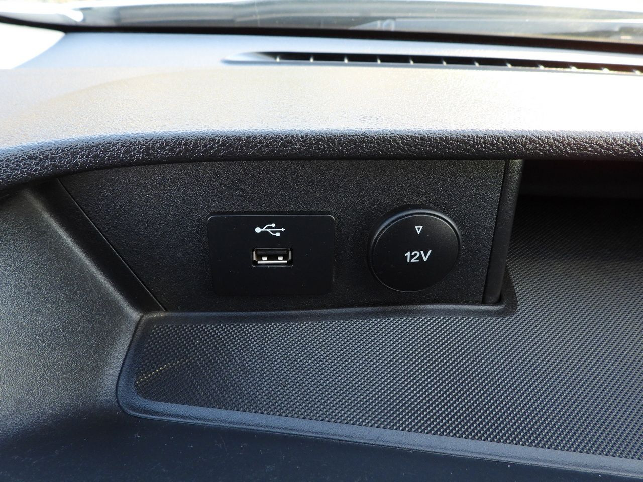 Furgoneta combi FORD TRANSIT 4x4 STAKE BODY DOUBLE CABIN DOKA 6 SEATS CRUISE CONTROL LED LIGHTS AIR CONDITIONING 170HP: foto 41 Furgoneta combi FORD TRANSIT 4x4 STAKE BODY DOUBLE CABIN DOKA 6 SEATS CRUISE CONTROL LED LIGHTS AIR CONDITIONING 170HP: foto 41