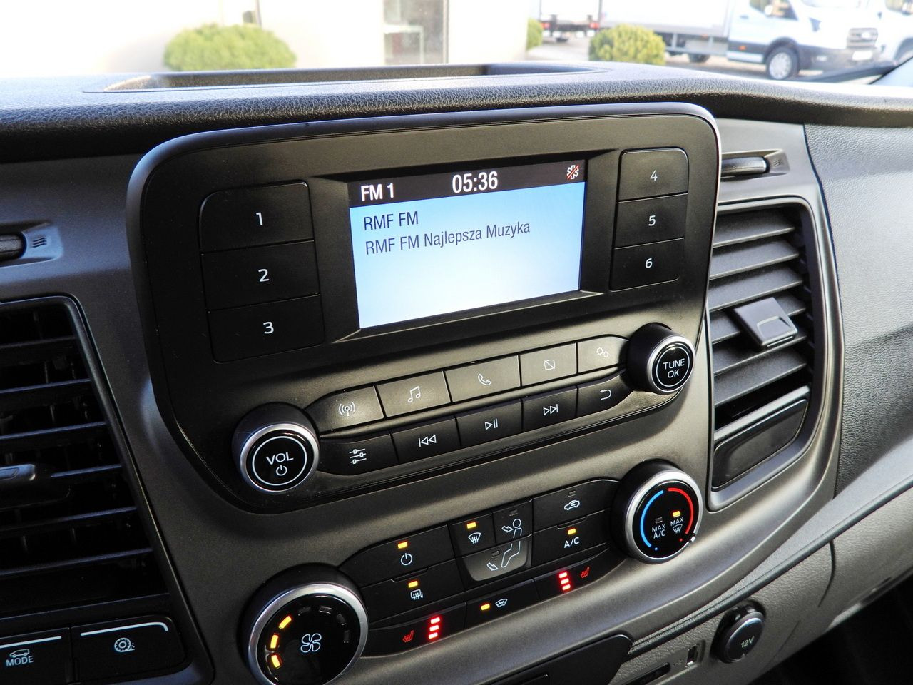 Furgoneta combi FORD TRANSIT 4x4 STAKE BODY DOUBLE CABIN DOKA 6 SEATS CRUISE CONTROL LED LIGHTS AIR CONDITIONING 170HP: foto 38 Furgoneta combi FORD TRANSIT 4x4 STAKE BODY DOUBLE CABIN DOKA 6 SEATS CRUISE CONTROL LED LIGHTS AIR CONDITIONING 170HP: foto 38