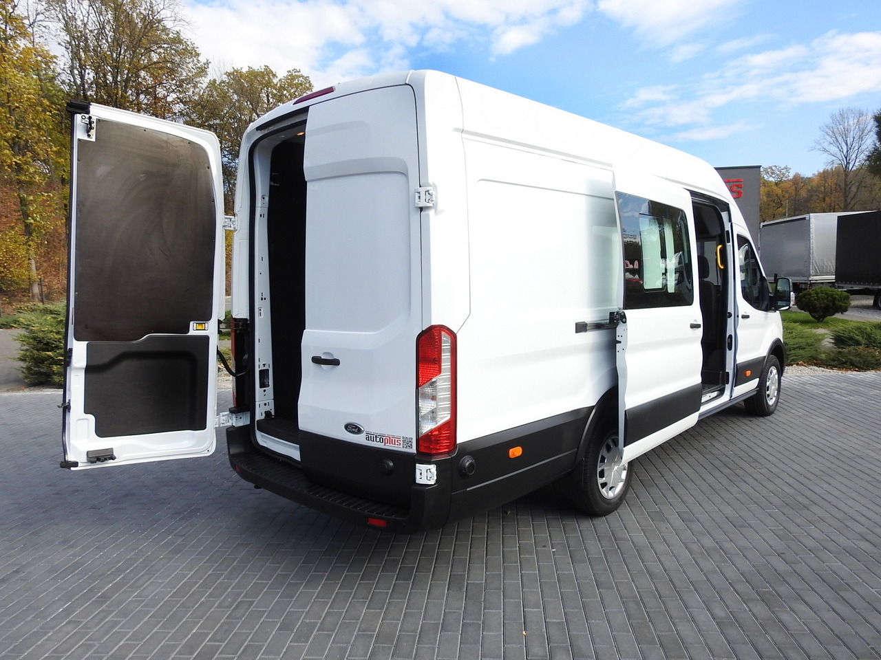 FORD TRANSIT BOX DELIVERY VAN 6 SEATS CRUISE CONTROL AIR CONDITIONING LED LIGHTS 130HP - Furgón: foto 3 FORD TRANSIT BOX DELIVERY VAN 6 SEATS CRUISE CONTROL AIR CONDITIONING LED LIGHTS 130HP - Furgón: foto 3