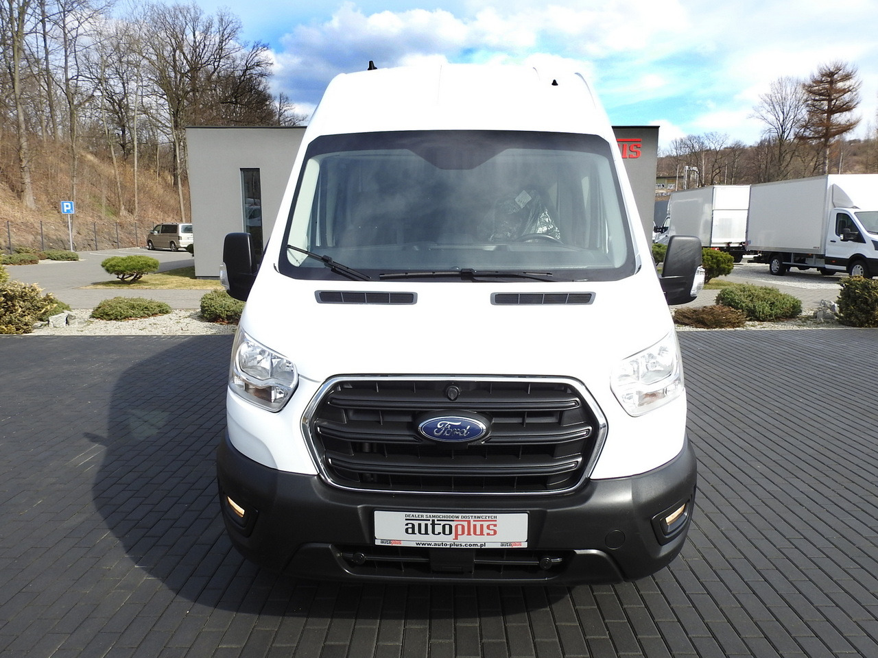 FORD TRANSIT BOX DELIVERY VAN 6 SEATS CRUISE CONTROL LED LIGHTS AIR CONDITIONING 180HP - Furgón: foto 5 FORD TRANSIT BOX DELIVERY VAN 6 SEATS CRUISE CONTROL LED LIGHTS AIR CONDITIONING 180HP - Furgón: foto 5