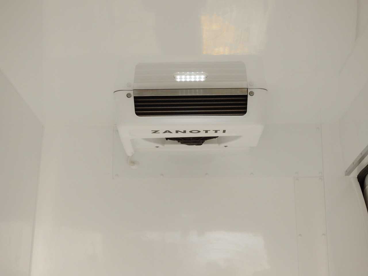 Furgoneta frigorifica FORD TRANSIT REFRIGERATOR VAN 0°C HEATING FUNCTION CRUISE CONTROL LED LIGHTS AIR CONDITIONING 130HP: foto 24 Furgoneta frigorifica FORD TRANSIT REFRIGERATOR VAN 0°C HEATING FUNCTION CRUISE CONTROL LED LIGHTS AIR CONDITIONING 130HP: foto 24