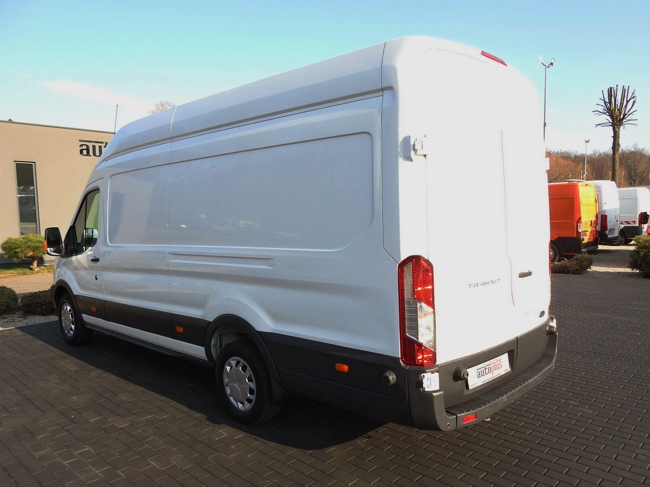 Furgoneta frigorifica FORD TRANSIT REFRIGERATOR VAN 0°C HEATING FUNCTION CRUISE CONTROL LED LIGHTS AIR CONDITIONING 130HP: foto 10 Furgoneta frigorifica FORD TRANSIT REFRIGERATOR VAN 0°C HEATING FUNCTION CRUISE CONTROL LED LIGHTS AIR CONDITIONING 130HP: foto 10