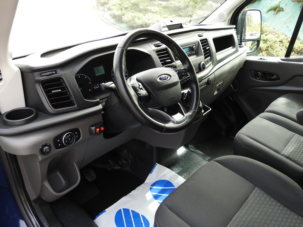 FORD TRANSIT STAKE BODY DOUBLE CABIN DOKA 7 SEATS CRUISE CONTROL AIR CONDITIONING LED LIGHTS 130HP - Furgoneta caja abierta: foto 2 FORD TRANSIT STAKE BODY DOUBLE CABIN DOKA 7 SEATS CRUISE CONTROL AIR CONDITIONING LED LIGHTS 130HP - Furgoneta caja abierta: foto 2