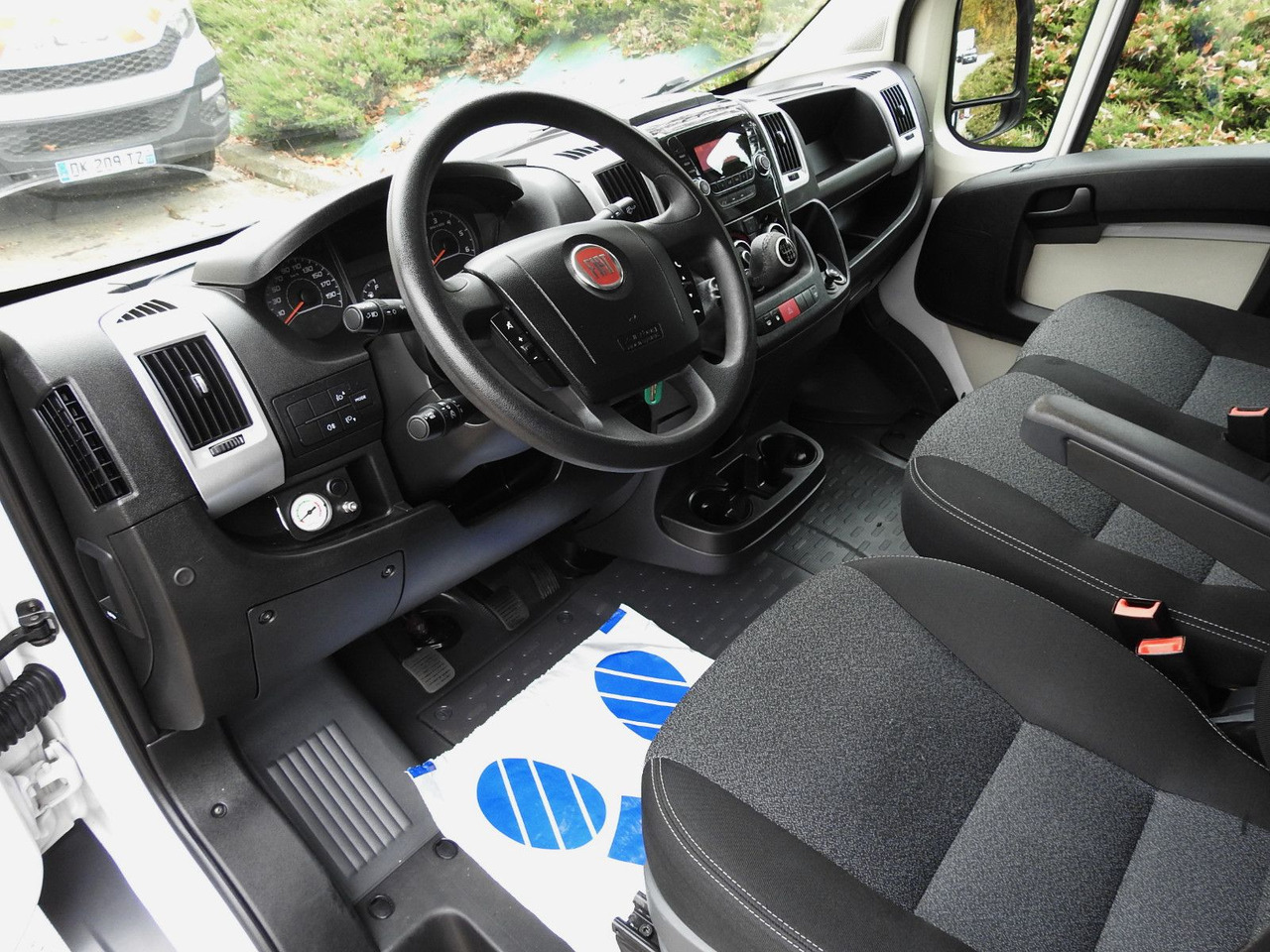 Fiat DUCATO PRITSCHE PLANE AUFZUG 8 PALETTEN WEBASTO - Furgoneta con lona: foto 2 Fiat DUCATO PRITSCHE PLANE AUFZUG 8 PALETTEN WEBASTO - Furgoneta con lona: foto 2