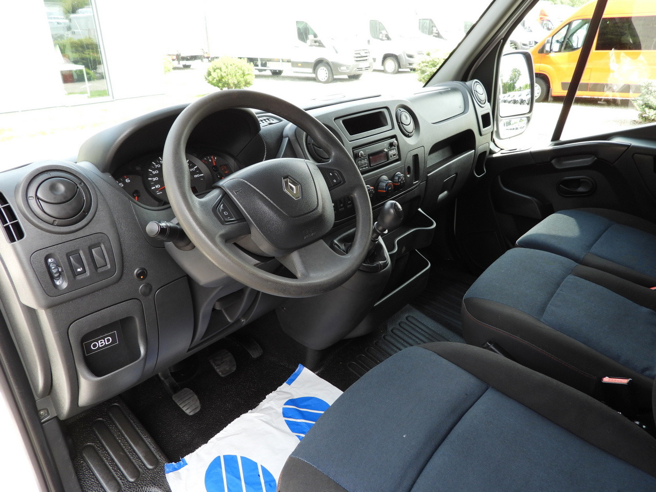 RENAULT MASTER BOX DELIVERY VAN 7 SEATS CRUISE CONTROL TWIN WHEELS AIR CONDITIONING 145HP - Furgoneta: foto 2 RENAULT MASTER BOX DELIVERY VAN 7 SEATS CRUISE CONTROL TWIN WHEELS AIR CONDITIONING 145HP - Furgoneta: foto 2