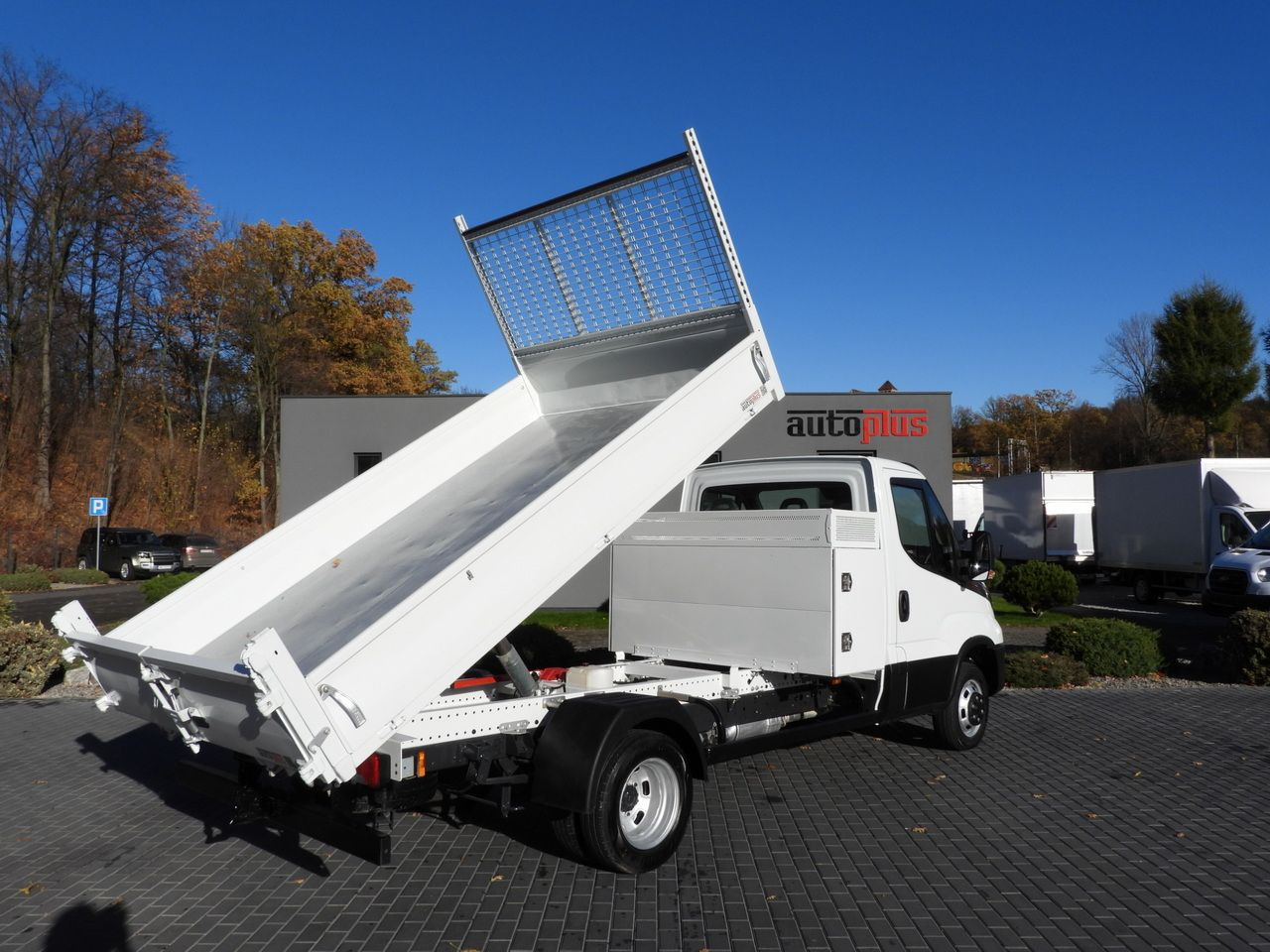 IVECO DAILY 35C16 TIPPER CRUISE CONTROL TWIN WHEELS AIR CONDITIONING 160HP - Furgoneta basculante: foto 3 IVECO DAILY 35C16 TIPPER CRUISE CONTROL TWIN WHEELS AIR CONDITIONING 160HP - Furgoneta basculante: foto 3