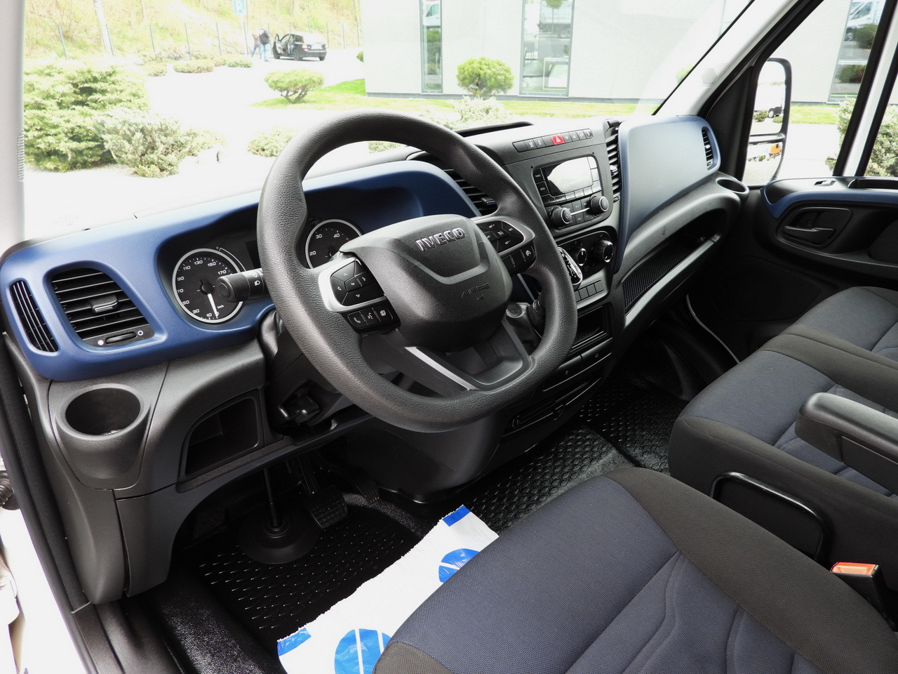 IVECO DAILY 35S14 REFRIGERATOR VAN 0*C POWER SUPPLY 230V CRUISE CONTROL AUTOMATIC TRANSMISSION HI-MATIC AIR CONDITIONING 140HP - Furgoneta frigorifica: foto 2 IVECO DAILY 35S14 REFRIGERATOR VAN 0*C POWER SUPPLY 230V CRUISE CONTROL AUTOMATIC TRANSMISSION HI-MATIC AIR CONDITIONING 140HP - Furgoneta frigorifica: foto 2