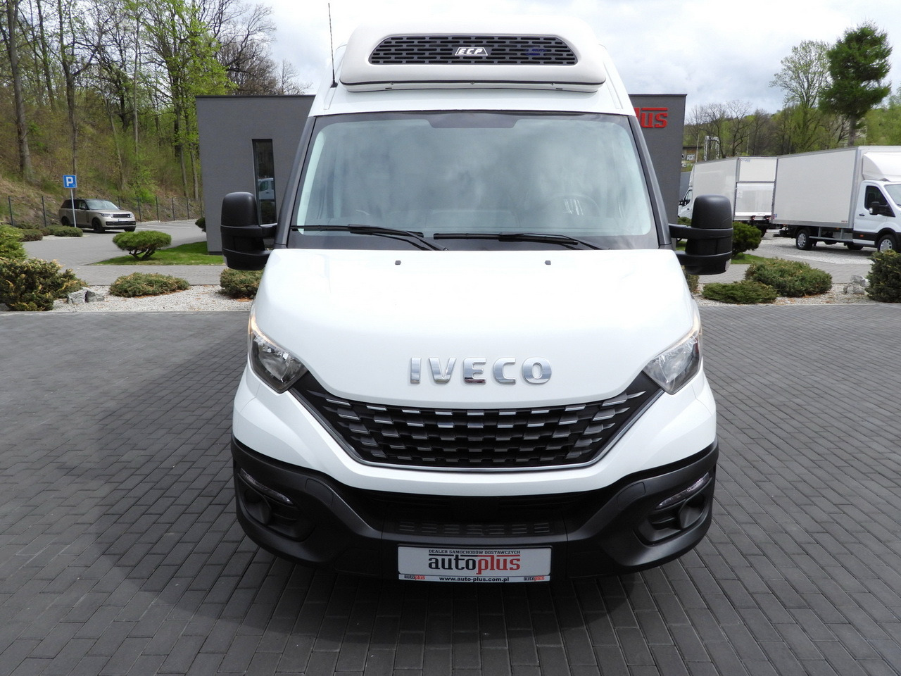 IVECO DAILY 35S14 REFRIGERATOR VAN 0*C POWER SUPPLY 230V CRUISE CONTROL AUTOMATIC TRANSMISSION HI-MATIC AIR CONDITIONING 140HP - Furgoneta frigorifica: foto 5 IVECO DAILY 35S14 REFRIGERATOR VAN 0*C POWER SUPPLY 230V CRUISE CONTROL AUTOMATIC TRANSMISSION HI-MATIC AIR CONDITIONING 140HP - Furgoneta frigorifica: foto 5