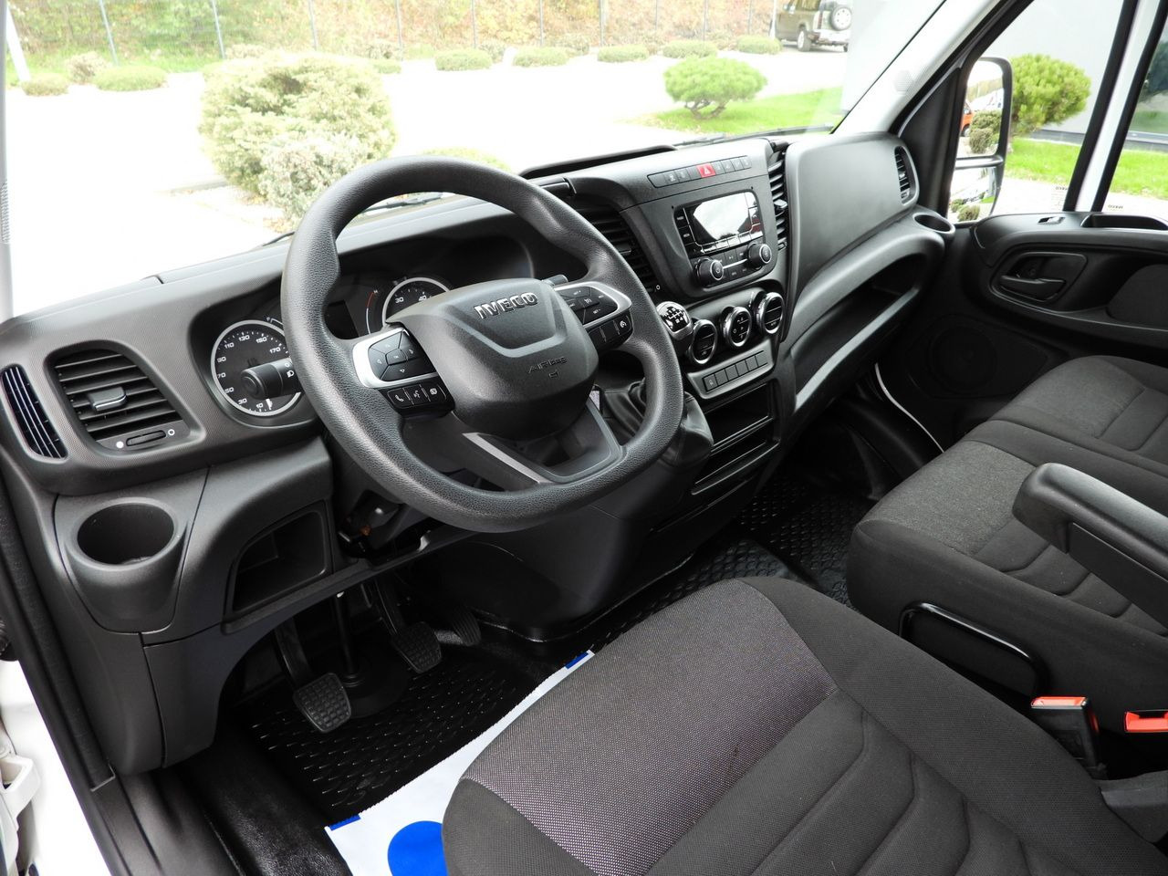 IVECO DAILY 35S16 BOX LIFT 8 PALLETS CRUISE CONTROL AIR CONDITIONING TWIN WHEELS 160HP - Furgoneta frigorifica: foto 2 IVECO DAILY 35S16 BOX LIFT 8 PALLETS CRUISE CONTROL AIR CONDITIONING TWIN WHEELS 160HP - Furgoneta frigorifica: foto 2