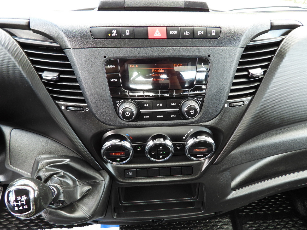 Furgoneta caja abierta IVECO DAILY 35S16 STAKE BODY 10 PALLETS CRUISE CONTROL AIR CONDITIONING 160HP: foto 32 Furgoneta caja abierta IVECO DAILY 35S16 STAKE BODY 10 PALLETS CRUISE CONTROL AIR CONDITIONING 160HP: foto 32