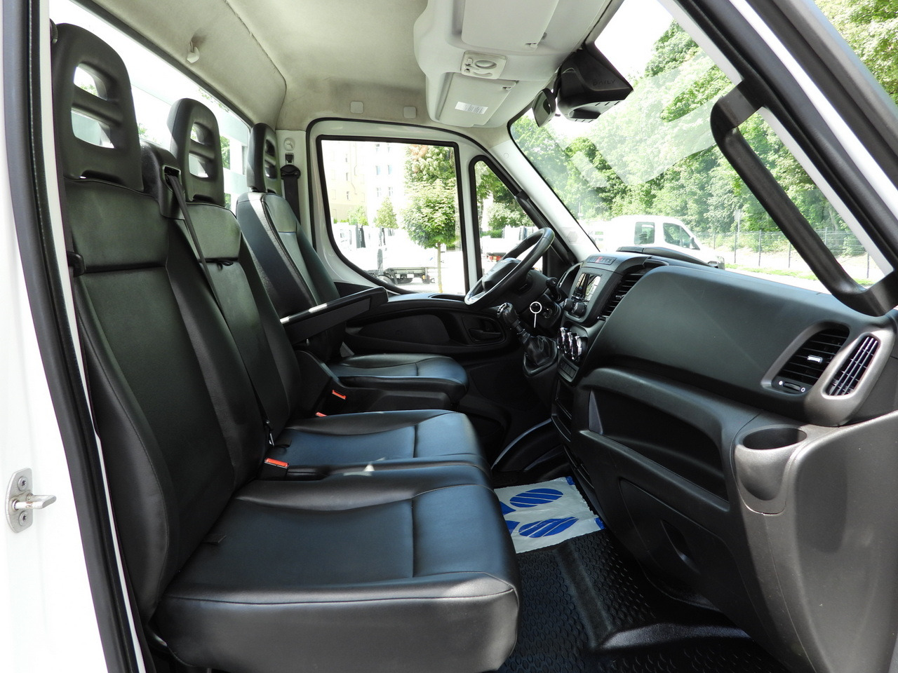 Furgoneta caja abierta IVECO DAILY 35S16 STAKE BODY 10 PALLETS CRUISE CONTROL AIR CONDITIONING 160HP: foto 35 Furgoneta caja abierta IVECO DAILY 35S16 STAKE BODY 10 PALLETS CRUISE CONTROL AIR CONDITIONING 160HP: foto 35
