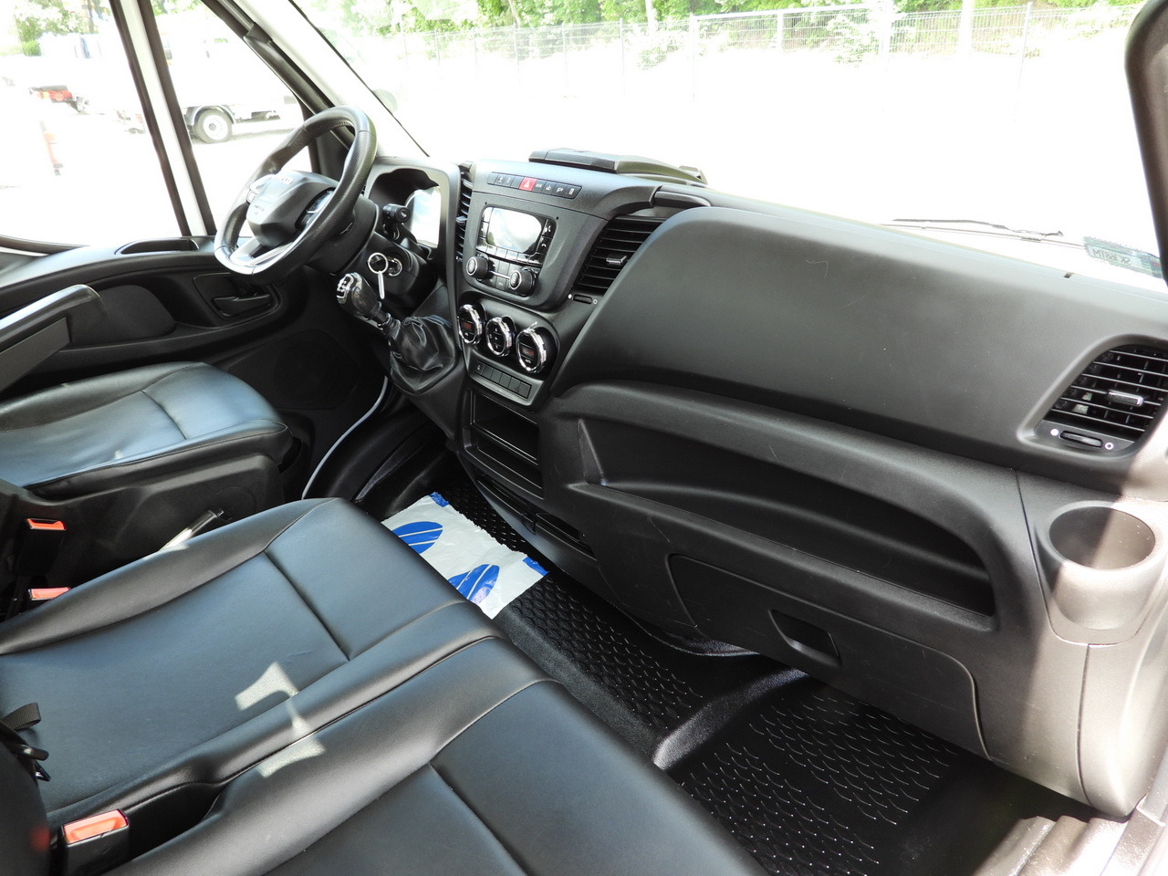 Furgoneta caja abierta IVECO DAILY 35S16 STAKE BODY 10 PALLETS CRUISE CONTROL AIR CONDITIONING 160HP: foto 36 Furgoneta caja abierta IVECO DAILY 35S16 STAKE BODY 10 PALLETS CRUISE CONTROL AIR CONDITIONING 160HP: foto 36