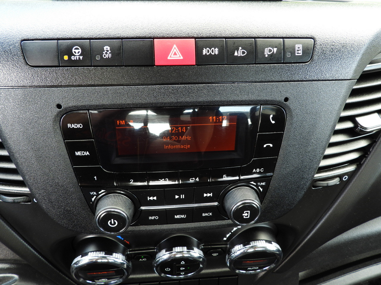 Furgoneta caja abierta IVECO DAILY 35S16 STAKE BODY 10 PALLETS CRUISE CONTROL AIR CONDITIONING 160HP: foto 34 Furgoneta caja abierta IVECO DAILY 35S16 STAKE BODY 10 PALLETS CRUISE CONTROL AIR CONDITIONING 160HP: foto 34