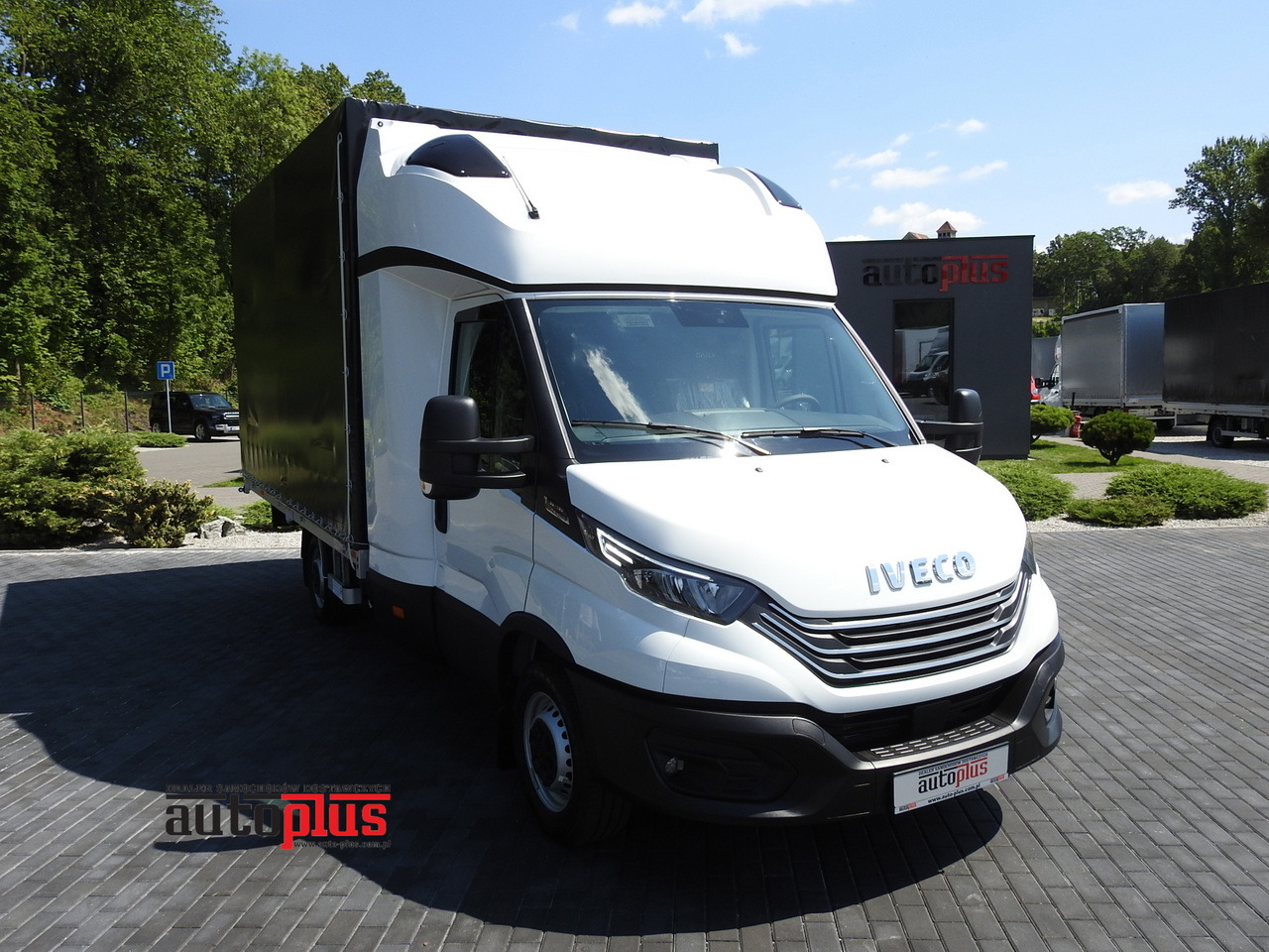 IVECO DAILY 35S18 NEW TARPAULIN 8 PALLETS CRUISE CONTROL NAVIGATION LED LIGHTS AUTOMATIC TRANSMISSION HI-MATIC MANUFACTURERS WARRANTY 180HP - Furgoneta con lona: foto 1 IVECO DAILY 35S18 NEW TARPAULIN 8 PALLETS CRUISE CONTROL NAVIGATION LED LIGHTS AUTOMATIC TRANSMISSION HI-MATIC MANUFACTURERS WARRANTY 180HP - Furgoneta con lona: foto 1