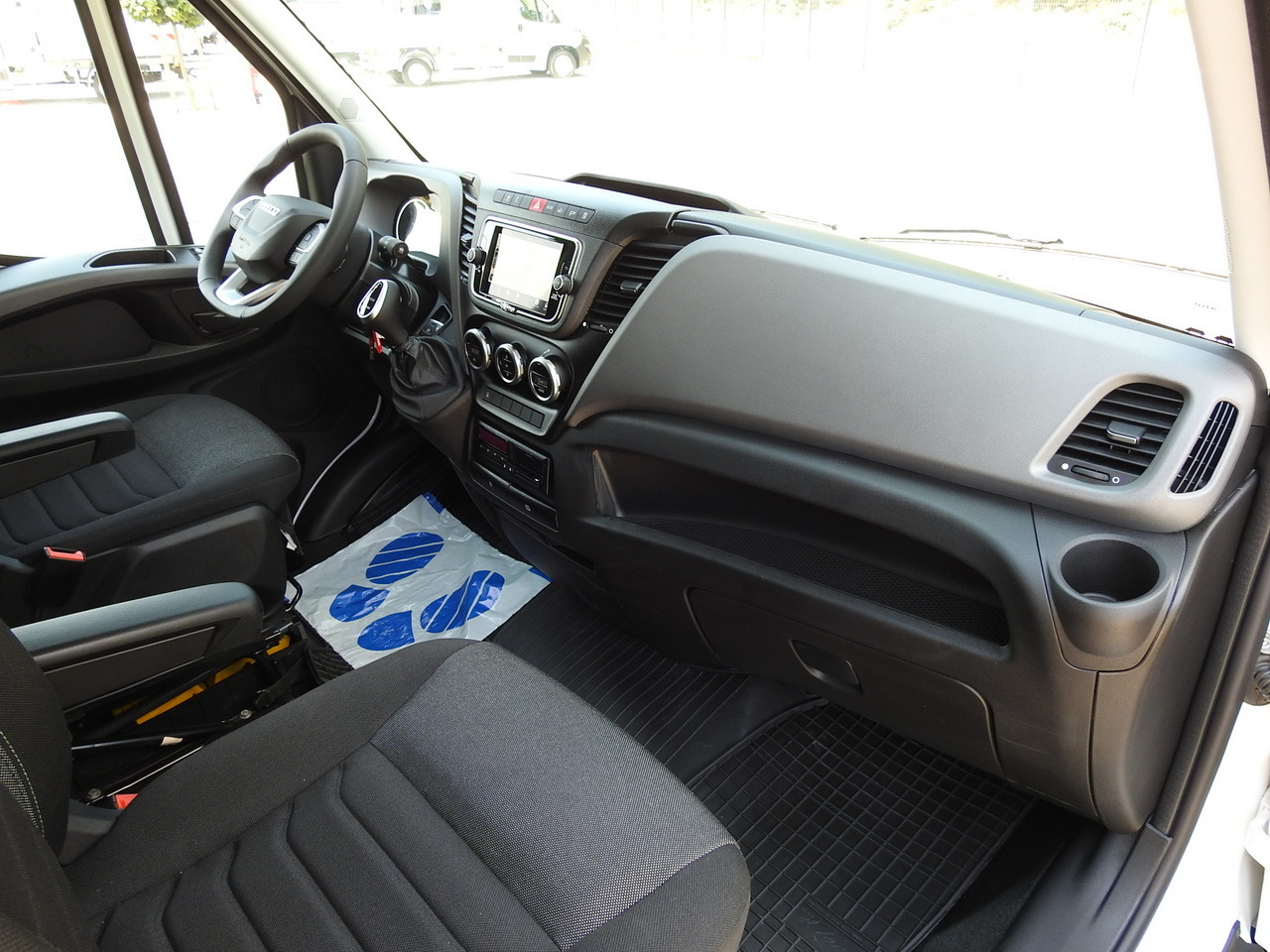 Furgoneta con lona nuevo IVECO DAILY 35S18 NEW TARPAULIN 8 PALLETS CRUISE CONTROL NAVIGATION LED LIGHTS AUTOMATIC TRANSMISSION HI-MATIC MANUFACTURERS WARRANTY 180HP: foto 48 Furgoneta con lona nuevo IVECO DAILY 35S18 NEW TARPAULIN 8 PALLETS CRUISE CONTROL NAVIGATION LED LIGHTS AUTOMATIC TRANSMISSION HI-MATIC MANUFACTURERS WARRANTY 180HP: foto 48