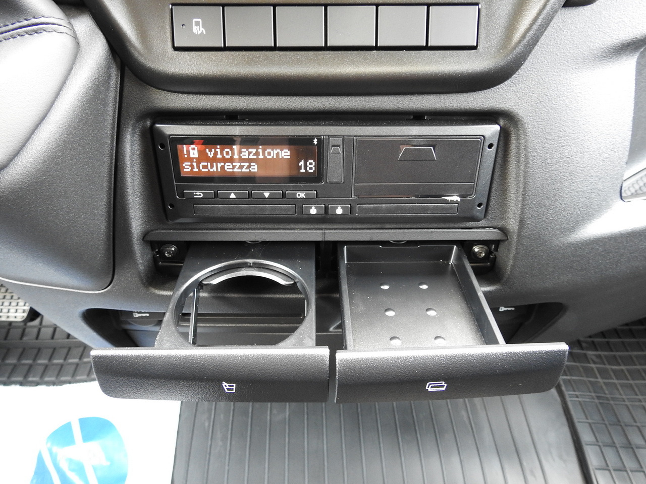 Furgoneta con lona nuevo IVECO DAILY 35S18 NEW TARPAULIN 8 PALLETS CRUISE CONTROL NAVIGATION LED LIGHTS AUTOMATIC TRANSMISSION HI-MATIC MANUFACTURERS WARRANTY 180HP: foto 46 Furgoneta con lona nuevo IVECO DAILY 35S18 NEW TARPAULIN 8 PALLETS CRUISE CONTROL NAVIGATION LED LIGHTS AUTOMATIC TRANSMISSION HI-MATIC MANUFACTURERS WARRANTY 180HP: foto 46