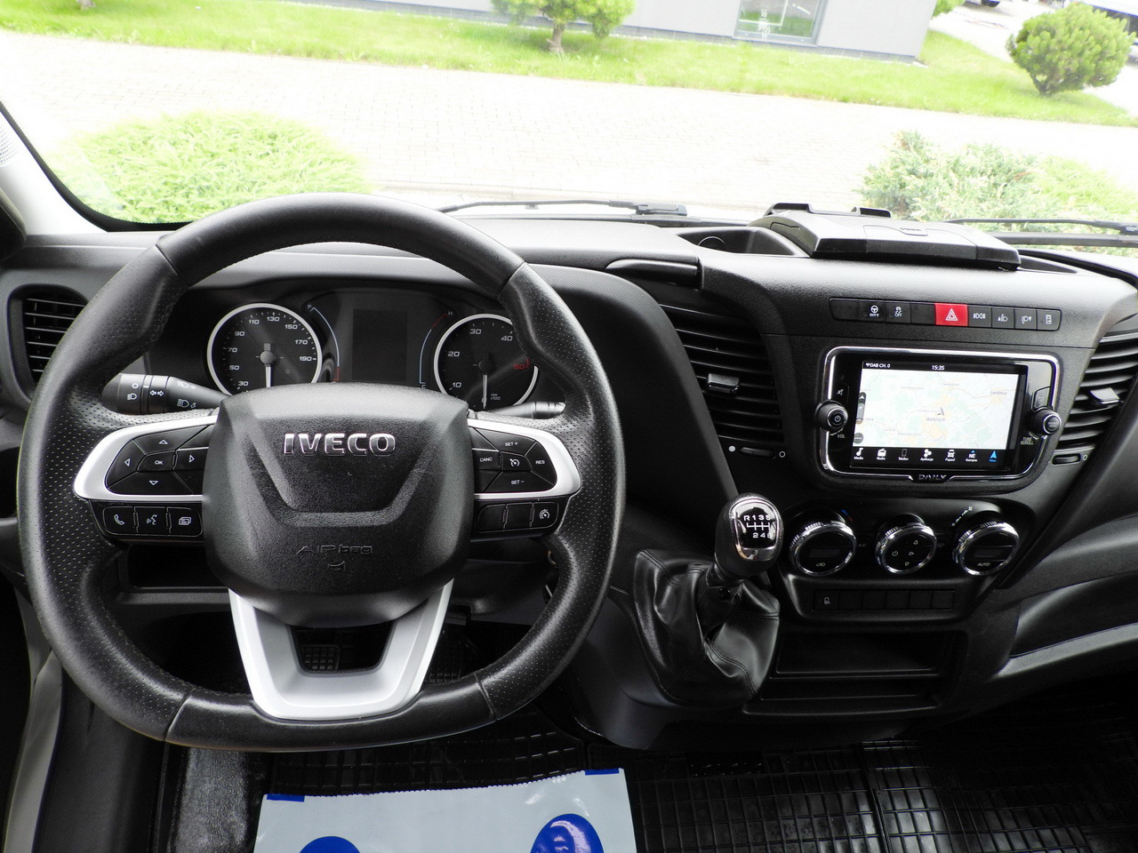 Furgoneta con lona IVECO DAILY 35S18 TARPAULIN 10 PALLETS WEBASTO CRUISE CONTROL NAVIGATION LED LIGHTS AIR CONDITIONING  180HP: foto 34