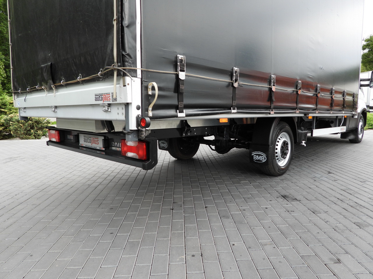 Furgoneta con lona IVECO DAILY 35S18 TARPAULIN 10 PALLETS WEBASTO CRUISE CONTROL NAVIGATION LED LIGHTS AIR CONDITIONING  180HP: foto 29