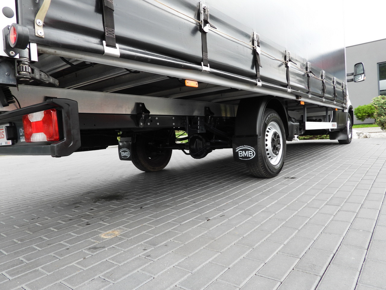 Furgoneta con lona IVECO DAILY 35S18 TARPAULIN 10 PALLETS WEBASTO CRUISE CONTROL NAVIGATION LED LIGHTS AIR CONDITIONING  180HP: foto 15