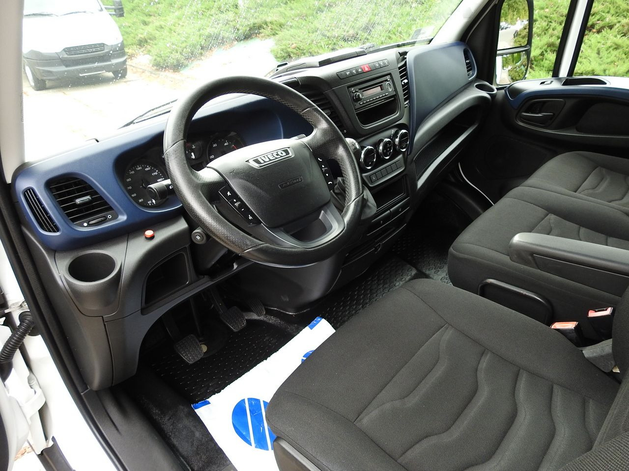 IVECO DAILY 35S18 TARPAULIN LIFT 8 PALLETS CRUISE CONTROL AIR CONDITIONING 180HP - Furgoneta con lona: foto 2 IVECO DAILY 35S18 TARPAULIN LIFT 8 PALLETS CRUISE CONTROL AIR CONDITIONING 180HP - Furgoneta con lona: foto 2