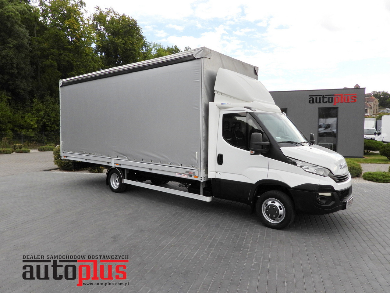 IVECO DAILY 50C15 TARPAULIN 12 PALLETS CRUISE CONTROL TWIN WHEELS AIR CONDITIONING 150HP - Furgoneta con lona: foto 1 IVECO DAILY 50C15 TARPAULIN 12 PALLETS CRUISE CONTROL TWIN WHEELS AIR CONDITIONING 150HP - Furgoneta con lona: foto 1