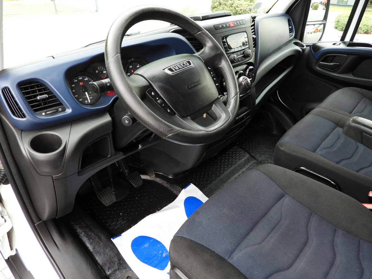 IVECO DAILY 50C15 TARPAULIN 12 PALLETS CRUISE CONTROL TWIN WHEELS AIR CONDITIONING 150HP - Furgoneta con lona: foto 2 IVECO DAILY 50C15 TARPAULIN 12 PALLETS CRUISE CONTROL TWIN WHEELS AIR CONDITIONING 150HP - Furgoneta con lona: foto 2