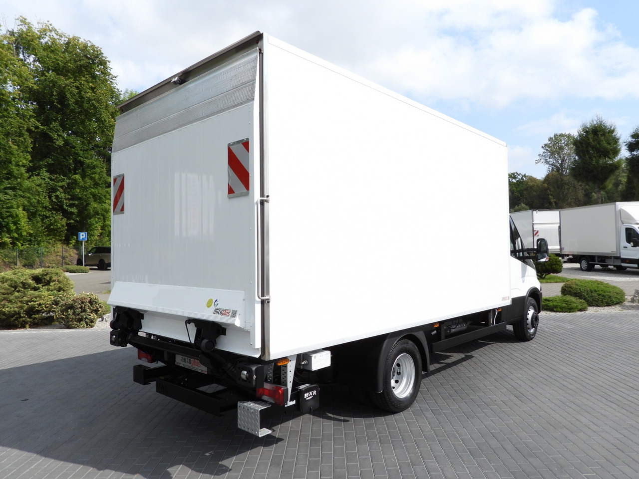 IVECO DAILY 70C17 REFRIGERATOR 1*C LIFT 10 PALLETS POWER SUPPLY 230V CRUISE CONTROL AIR CONDITIONING PNEUMATICS AUTOMATIC TRANSMISSION HI-MATIC TWIN WHEELS  170HP - Camión frigorífico: foto 3 IVECO DAILY 70C17 REFRIGERATOR 1*C LIFT 10 PALLETS POWER SUPPLY 230V CRUISE CONTROL AIR CONDITIONING PNEUMATICS AUTOMATIC TRANSMISSION HI-MATIC TWIN WHEELS  170HP - Camión frigorífico: foto 3