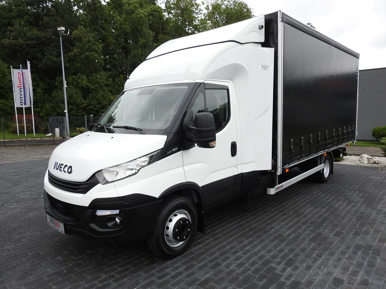 Leasing de IVECO DAILY 70C18 TARPAULIN LIFT 12 PALLETS WEBASTO CRUISE CONTROL TWIN WHEELS AIR CONDITIONING  180HP IVECO DAILY 70C18 TARPAULIN LIFT 12 PALLETS WEBASTO CRUISE CONTROL TWIN WHEELS AIR CONDITIONING  180HP: foto 6