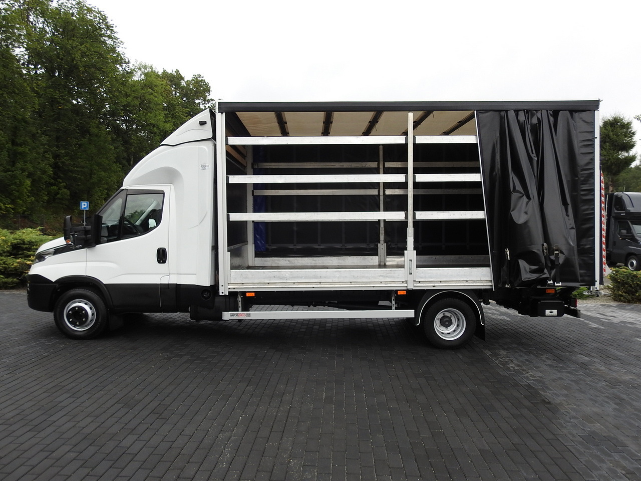 Leasing de IVECO DAILY 70C18 TARPAULIN LIFT 12 PALLETS WEBASTO CRUISE CONTROL TWIN WHEELS AIR CONDITIONING  180HP IVECO DAILY 70C18 TARPAULIN LIFT 12 PALLETS WEBASTO CRUISE CONTROL TWIN WHEELS AIR CONDITIONING  180HP: foto 8