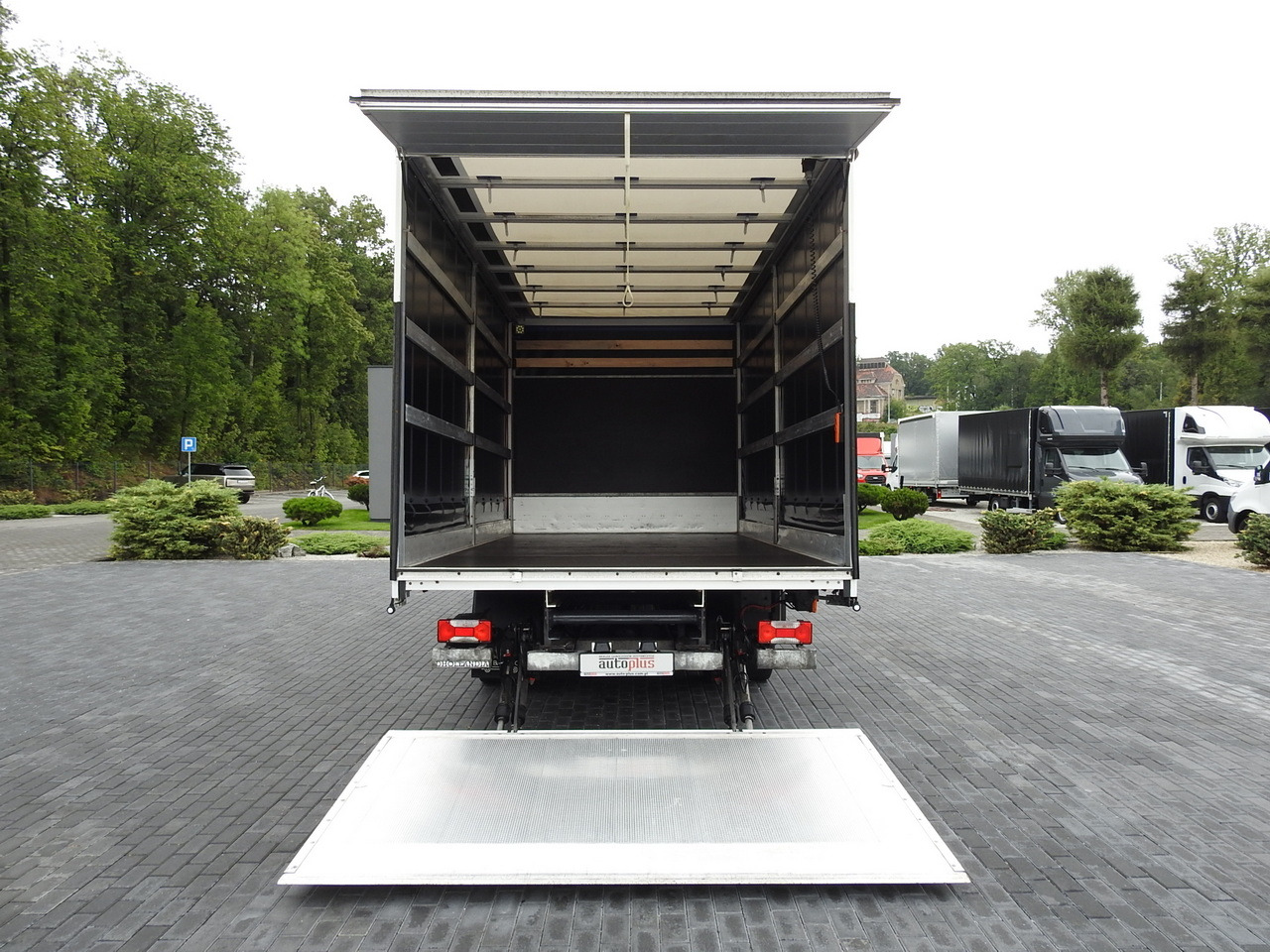Leasing de IVECO DAILY 70C18 TARPAULIN LIFT 12 PALLETS WEBASTO CRUISE CONTROL TWIN WHEELS AIR CONDITIONING  180HP IVECO DAILY 70C18 TARPAULIN LIFT 12 PALLETS WEBASTO CRUISE CONTROL TWIN WHEELS AIR CONDITIONING  180HP: foto 13